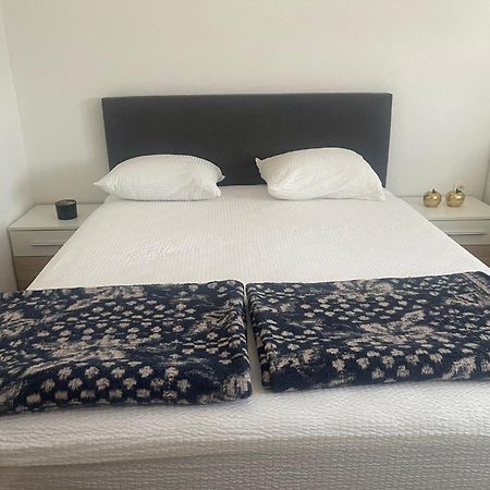 Apartmani Zuti 内乌姆 外观 照片