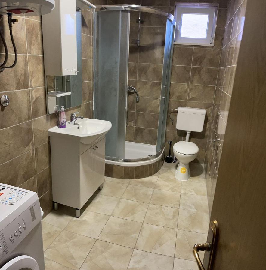 Apartmani Zuti 内乌姆 外观 照片