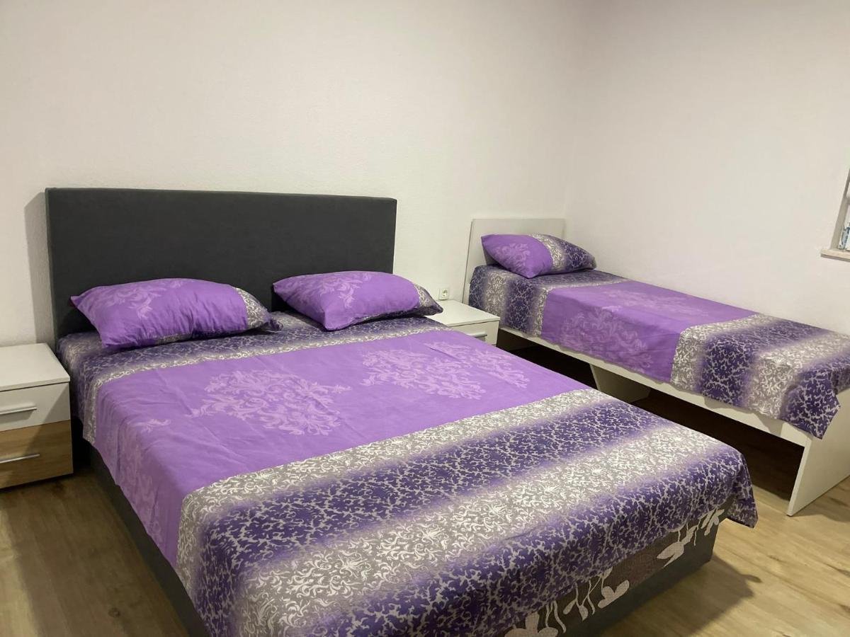 Apartmani Zuti 内乌姆 外观 照片