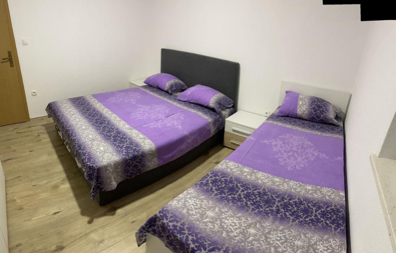 Apartmani Zuti 内乌姆 外观 照片
