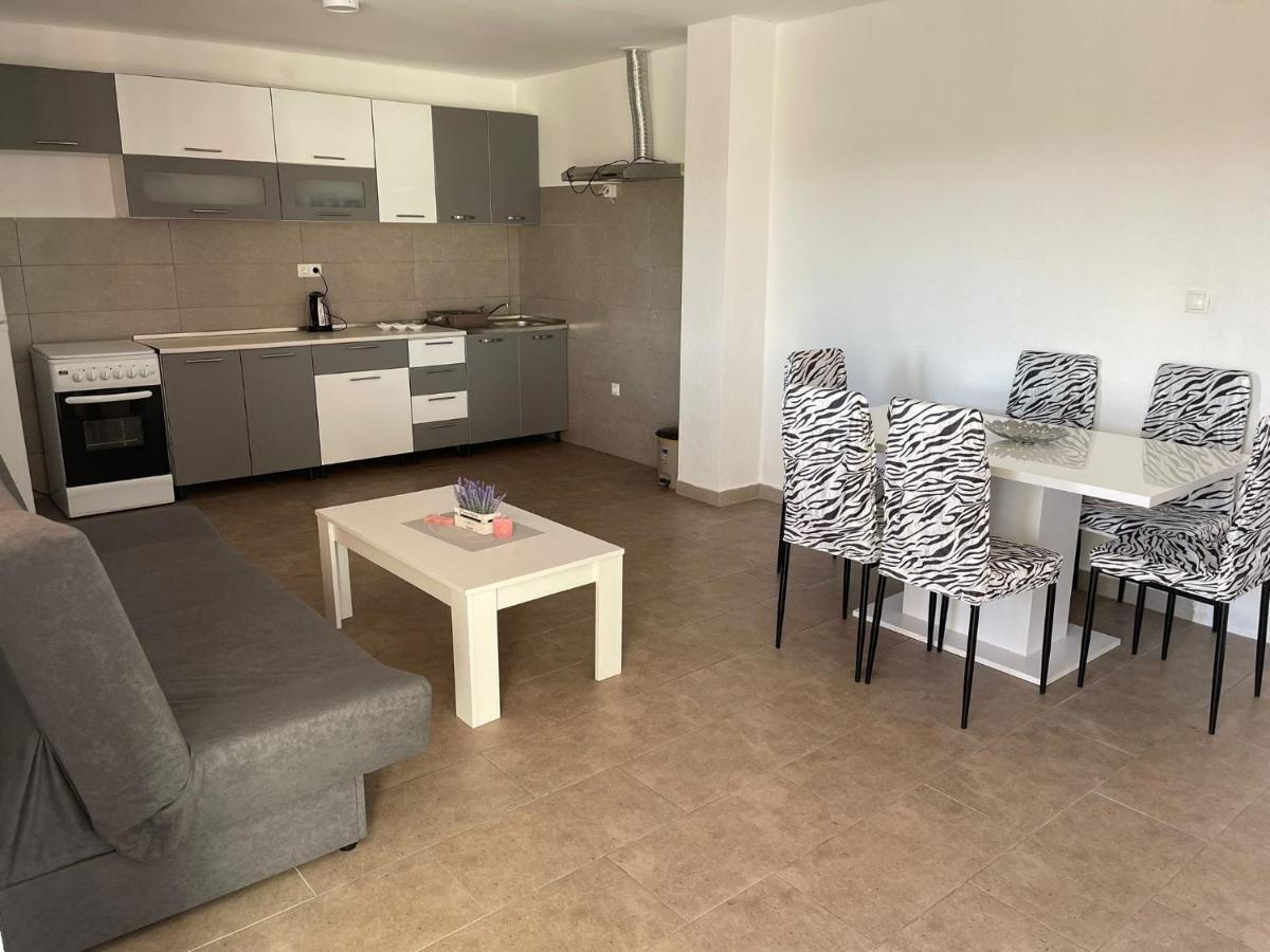 Apartmani Zuti 内乌姆 外观 照片