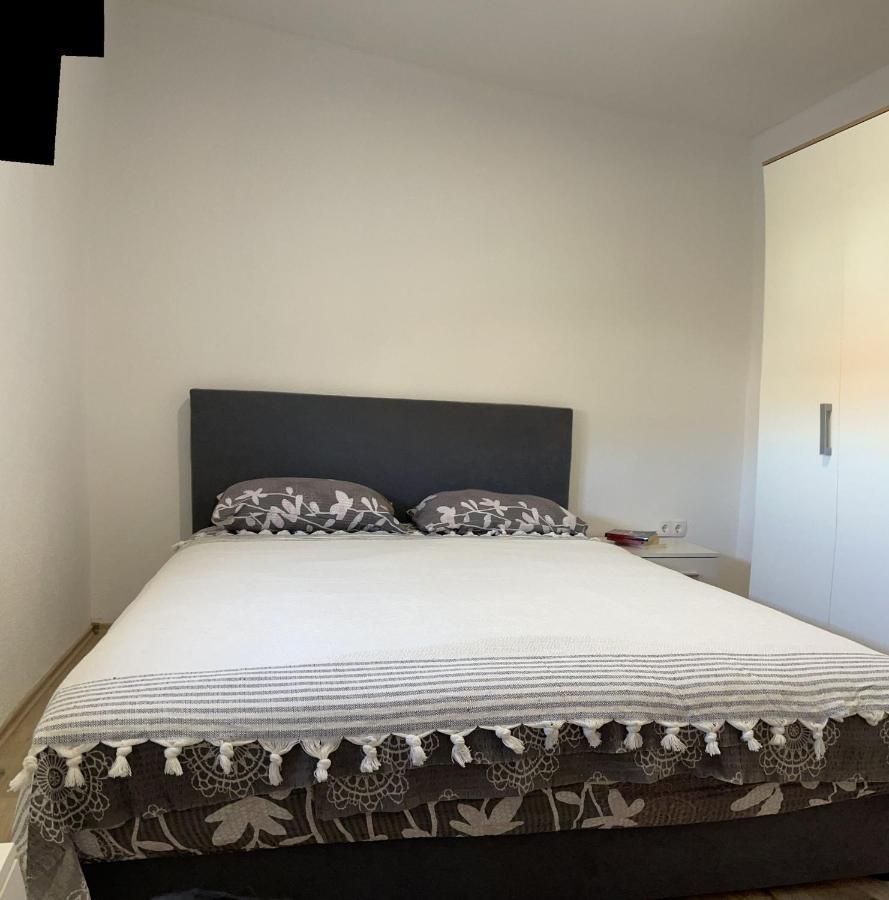 Apartmani Zuti 内乌姆 外观 照片