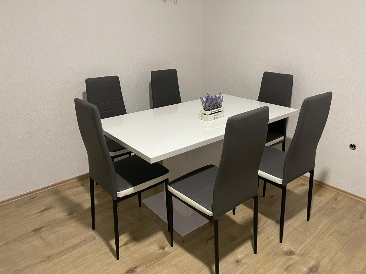Apartmani Zuti 内乌姆 外观 照片
