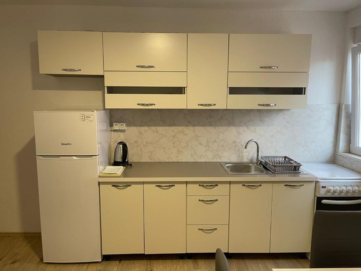 Apartmani Zuti 内乌姆 外观 照片