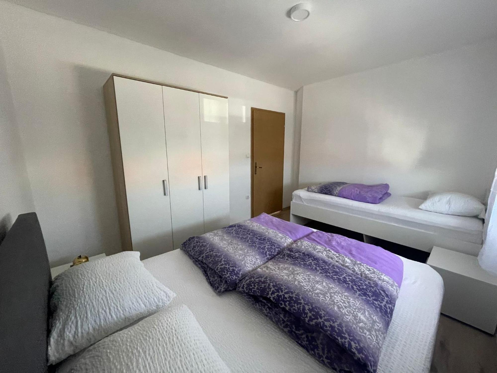 Apartmani Zuti 内乌姆 外观 照片