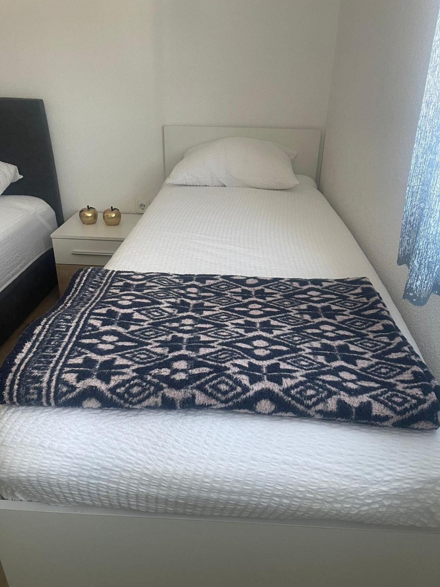 Apartmani Zuti 内乌姆 外观 照片