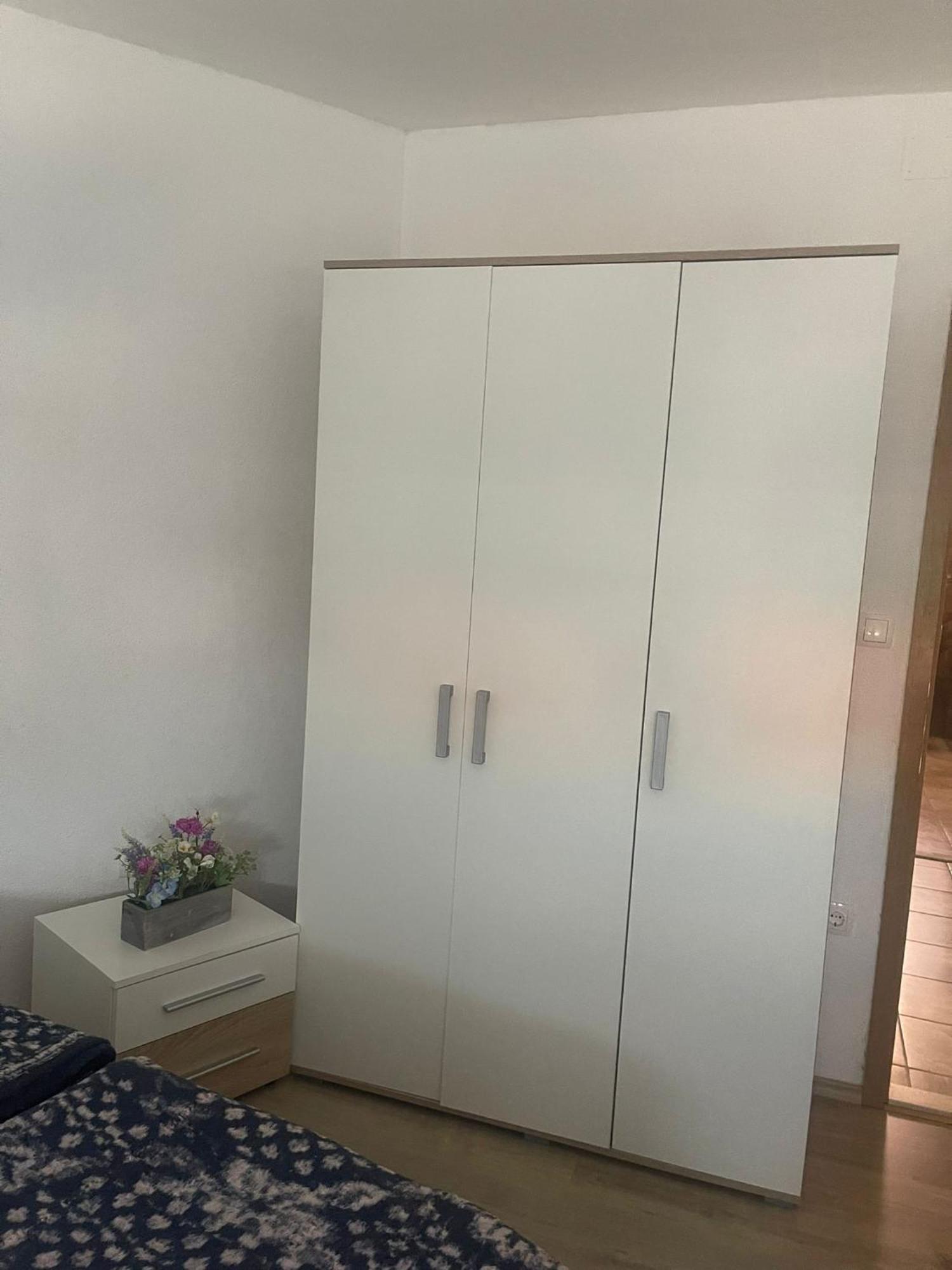 Apartmani Zuti 内乌姆 外观 照片