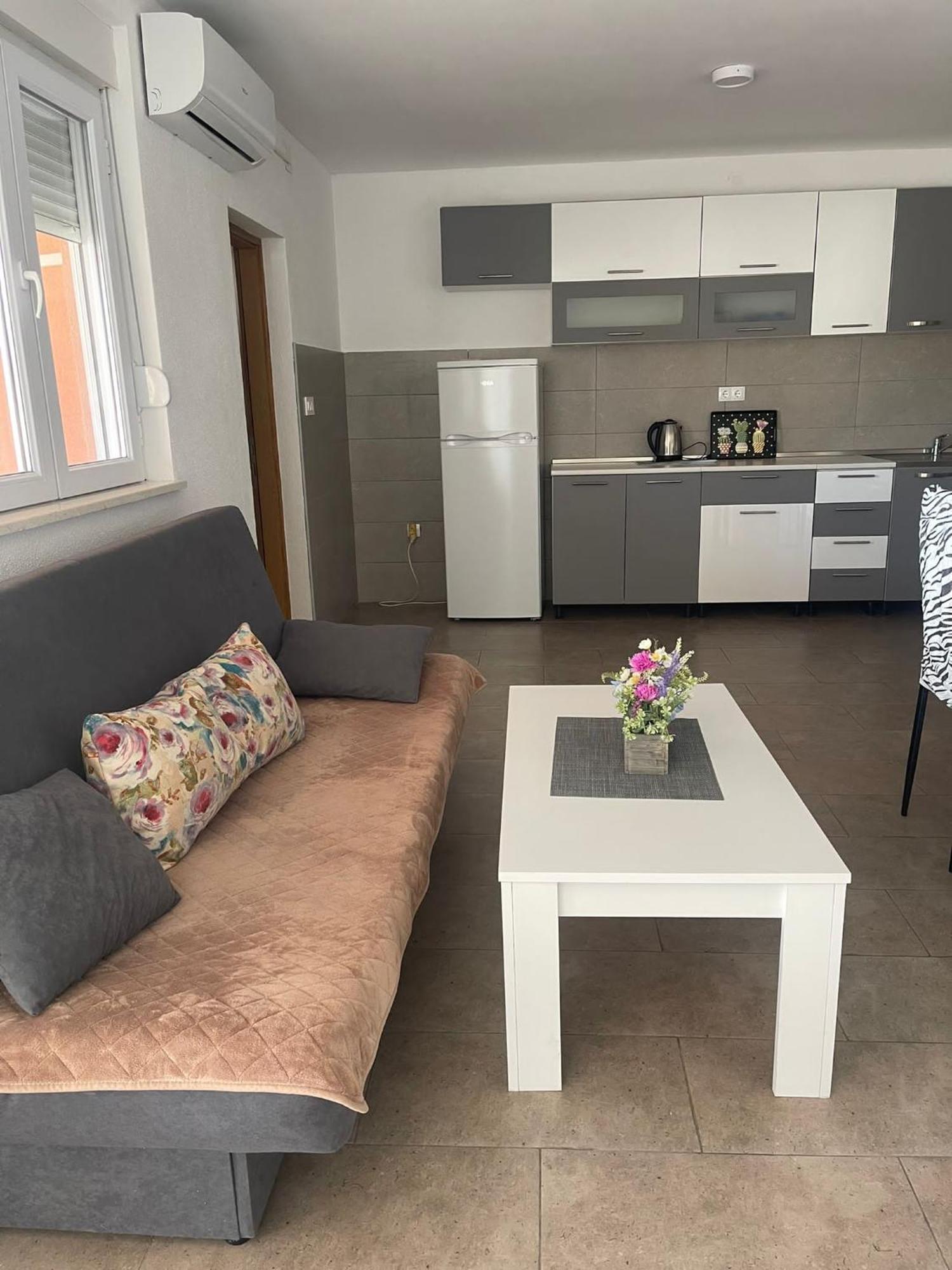 Apartmani Zuti 内乌姆 外观 照片