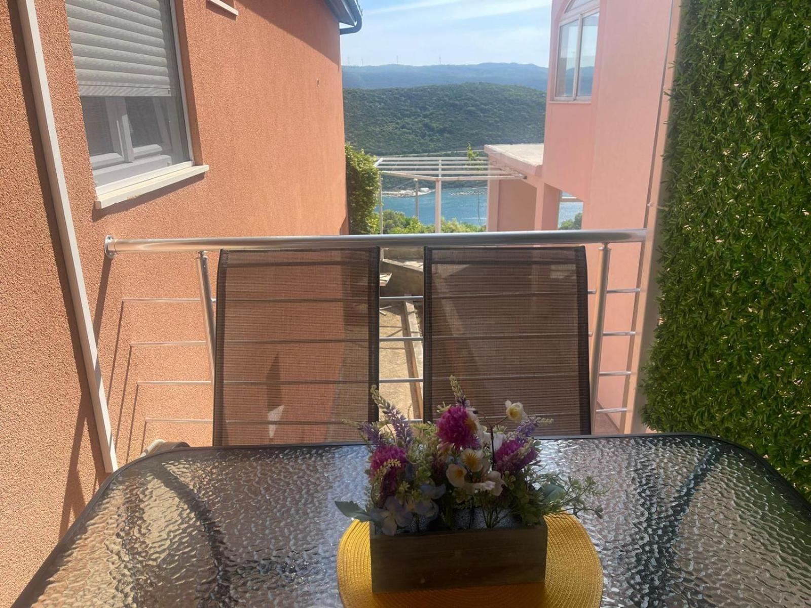 Apartmani Zuti 内乌姆 外观 照片
