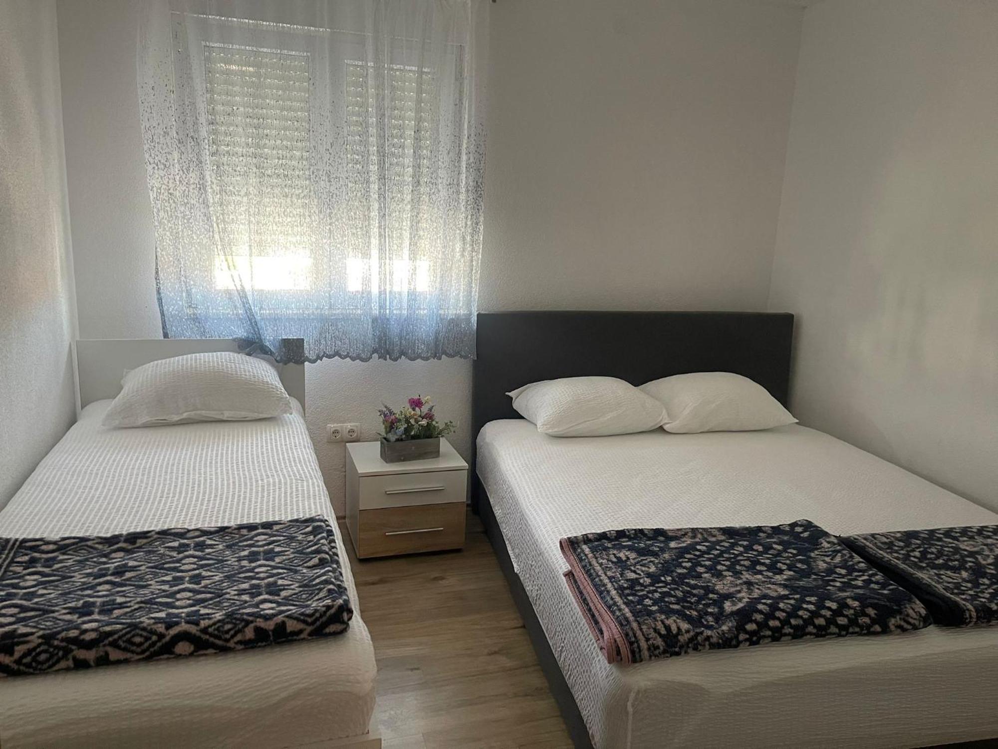 Apartmani Zuti 内乌姆 外观 照片