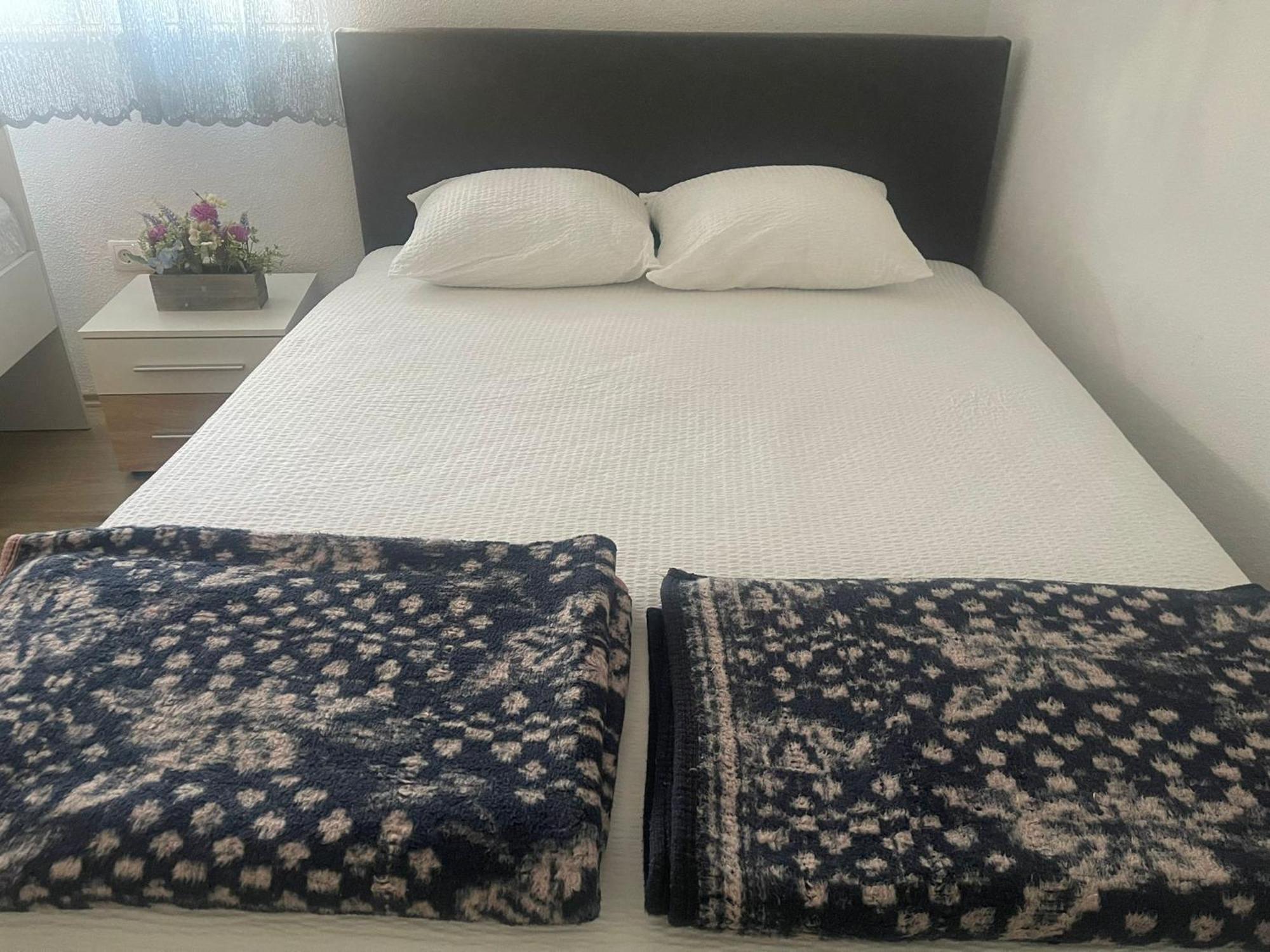 Apartmani Zuti 内乌姆 外观 照片