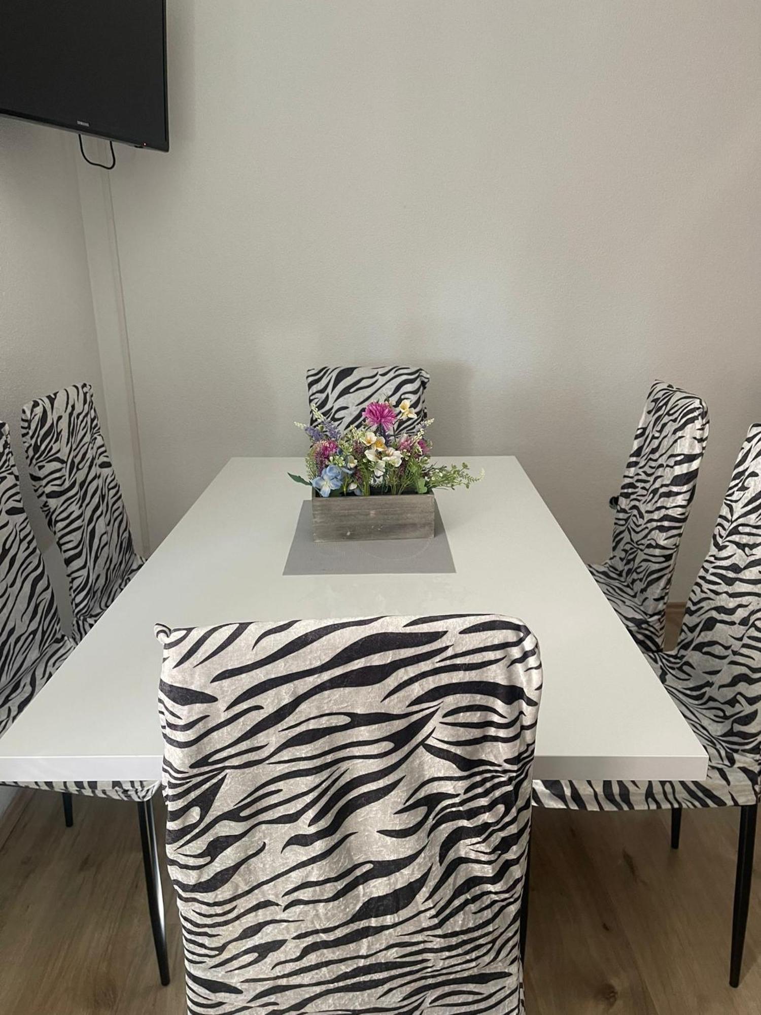 Apartmani Zuti 内乌姆 客房 照片