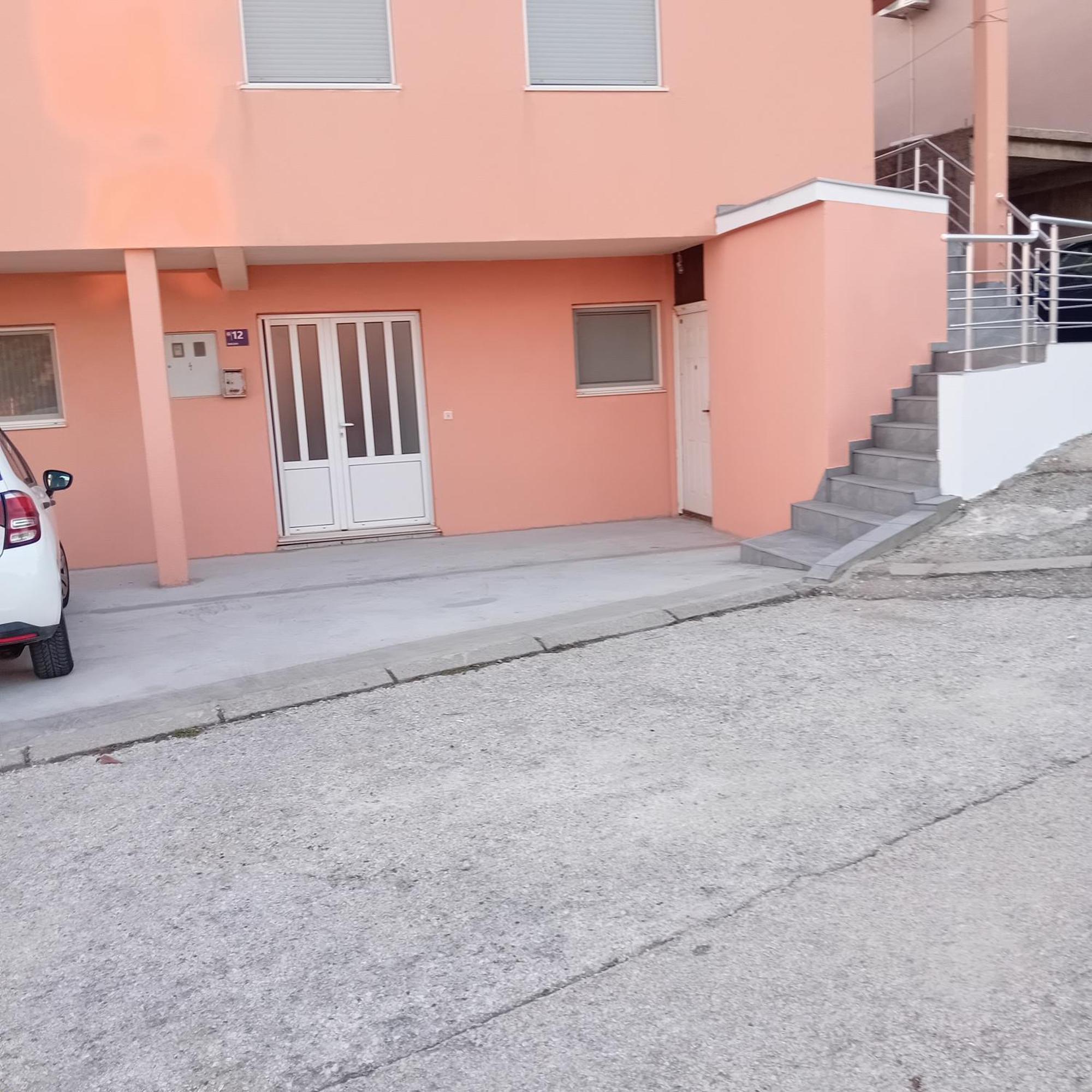 Apartmani Zuti 内乌姆 外观 照片