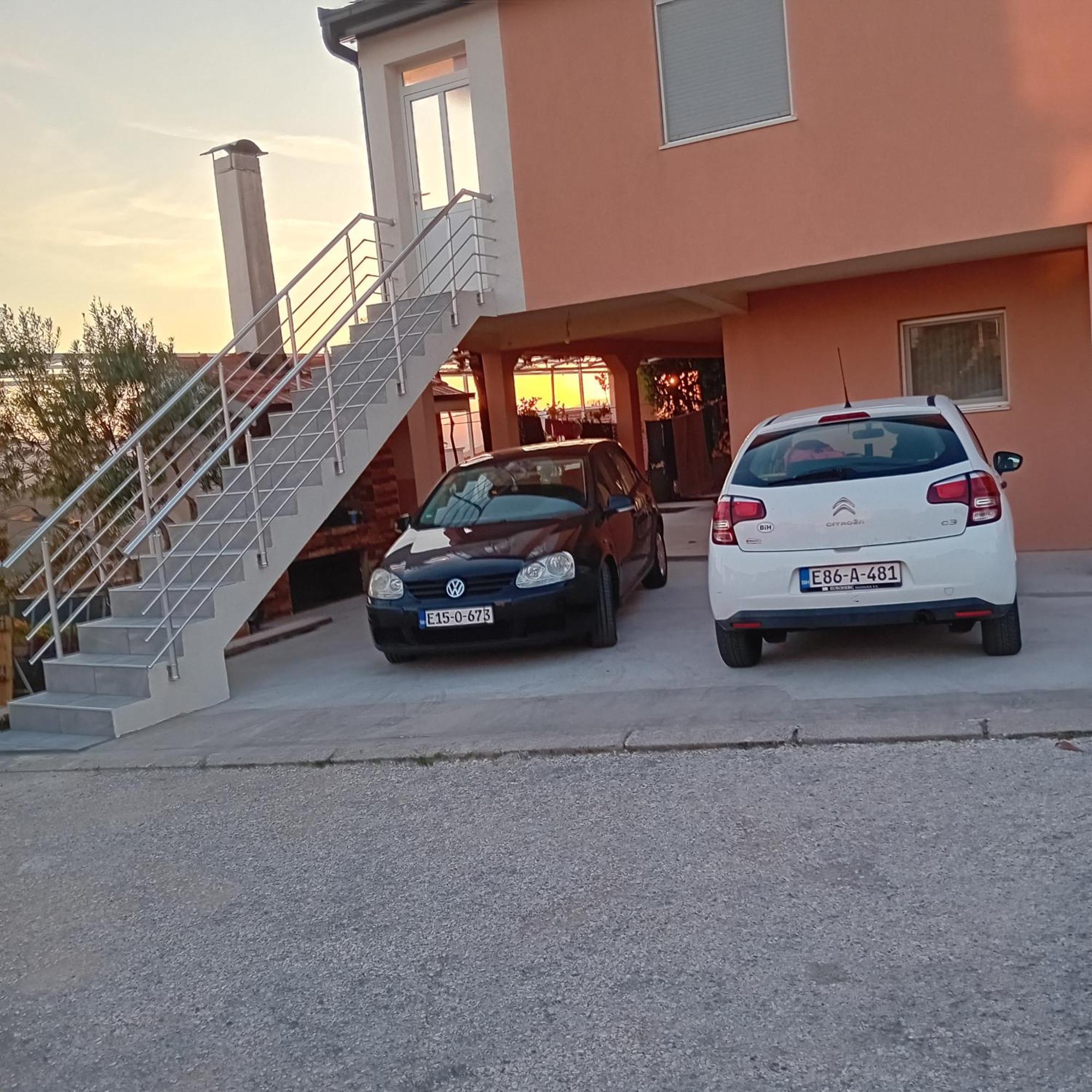 Apartmani Zuti 内乌姆 外观 照片
